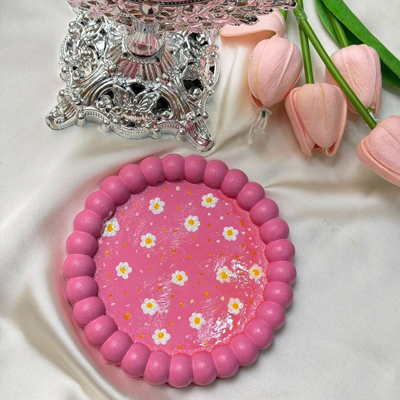 BUBBLE GUM DAISY ROUND TRAY