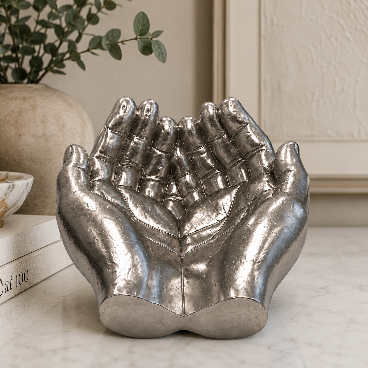HOLDING HANDS POT - Image 3